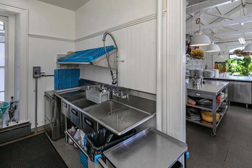 More Photos Of 2 Bridge St, Milford Restaurant For Sale