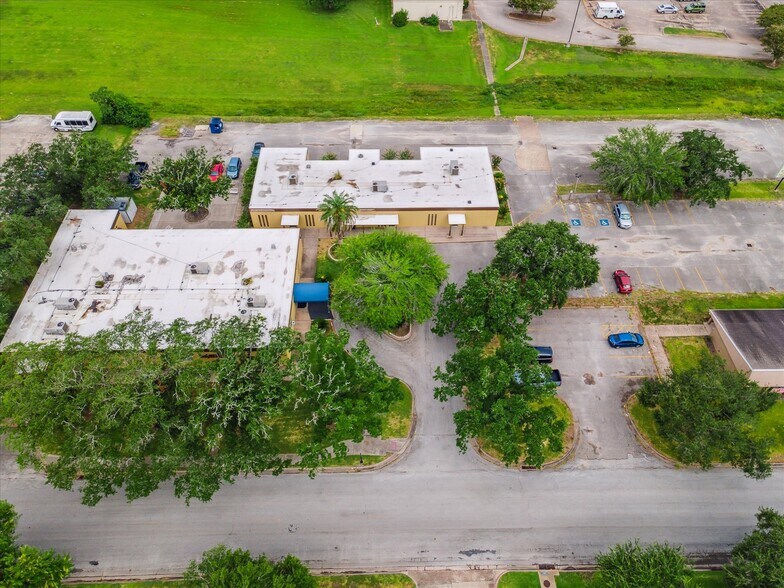 More Photos Of 6504 Memorial Dr, Texas City Medical For Sale
