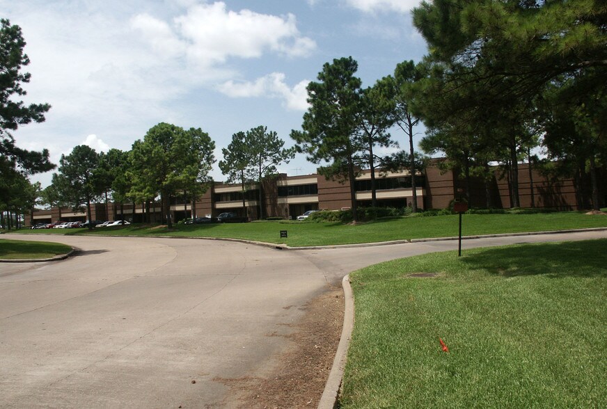 More Photos Of 9807 Whithorn Dr, Houston Office For Lease