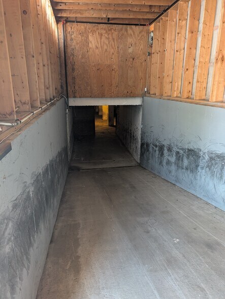 More Photos Of 120 E Hollis St, Nashua Warehouse For Lease