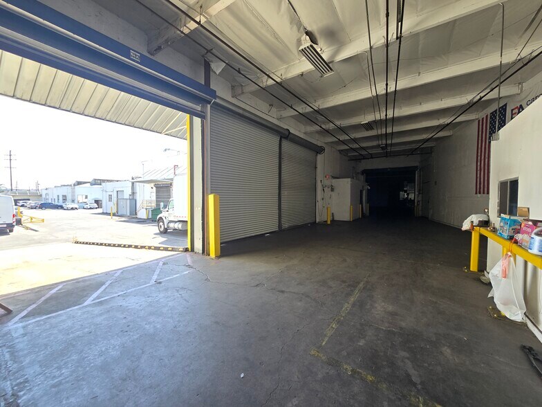 More Photos Of 5519 Jillson St, Commerce Warehouse For Lease