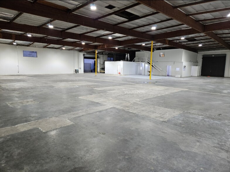 More Photos Of 1753 E 21st St, Los Angeles Warehouse For Lease