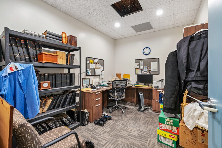 More Photos Of 578-580 E San Bernardino Rd, Covina Loft Creative Space For Sale