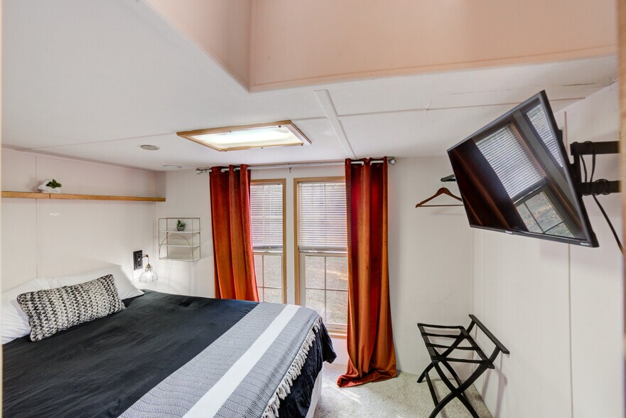 More Photos Of 446724 E 390 Rd, Langley Hotel For Sale