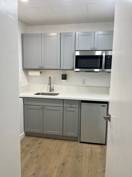 More Photos Of 9286-9290 Madison Ave, Orangevale Loft Creative Space For Lease