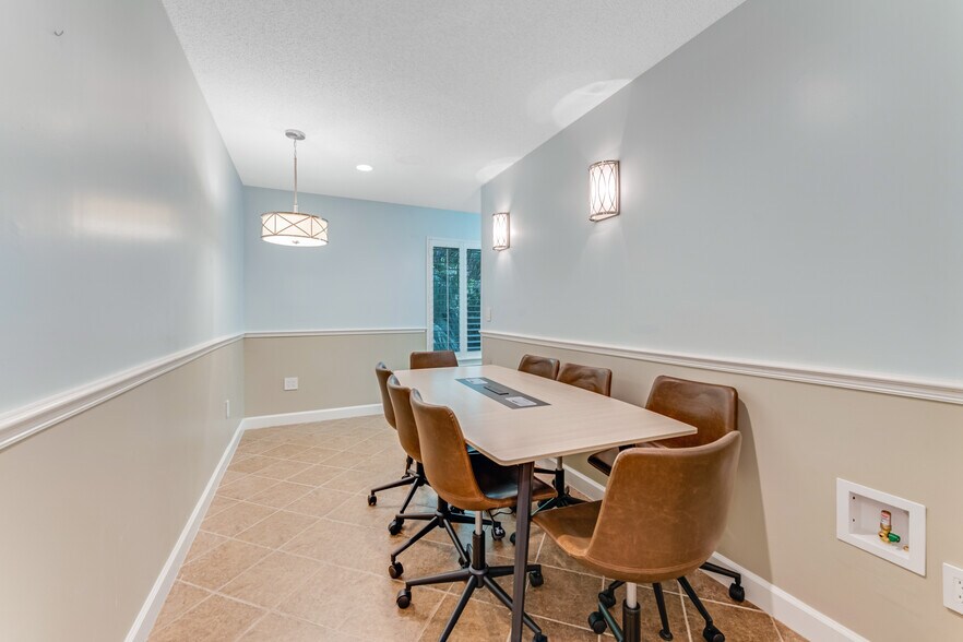 More Photos Of 555 W Granada Blvd, Ormond Beach Loft Creative Space For Sale