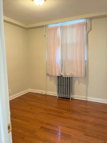 More Photos Of 183 Maurice Dr, Oakville Apartments For Sale