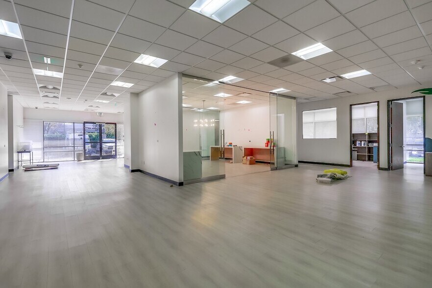 More Photos Of 5947-5951 Variel Ave, Woodland Hills Office For Sale
