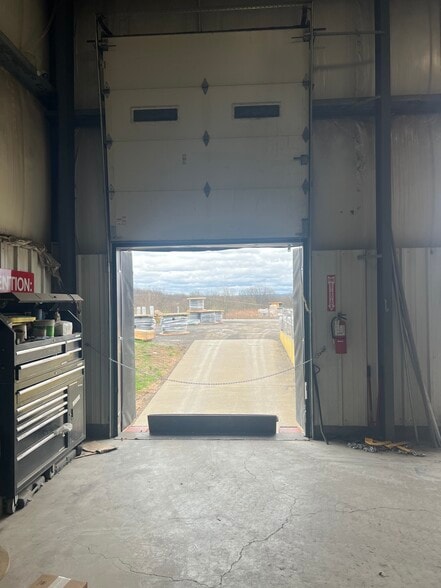 More Photos Of 112 Corporate Dr, Morgantown Warehouse For Lease