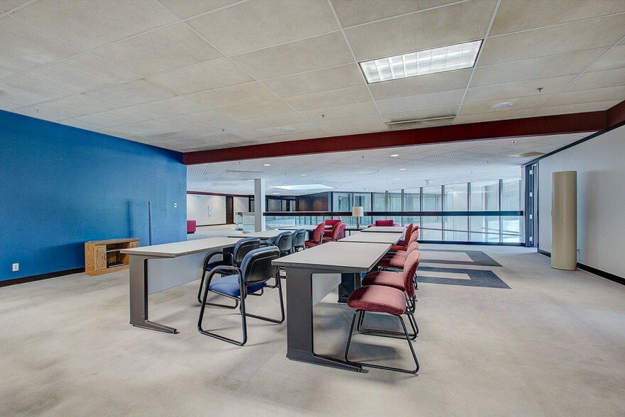 More Photos Of 575 W Madison St, Waterloo Loft Creative Space For Lease