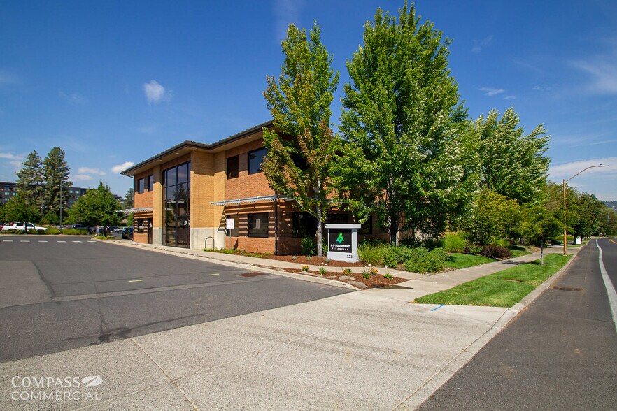 More Photos Of 123 SW Columbia St, Bend Office For Lease