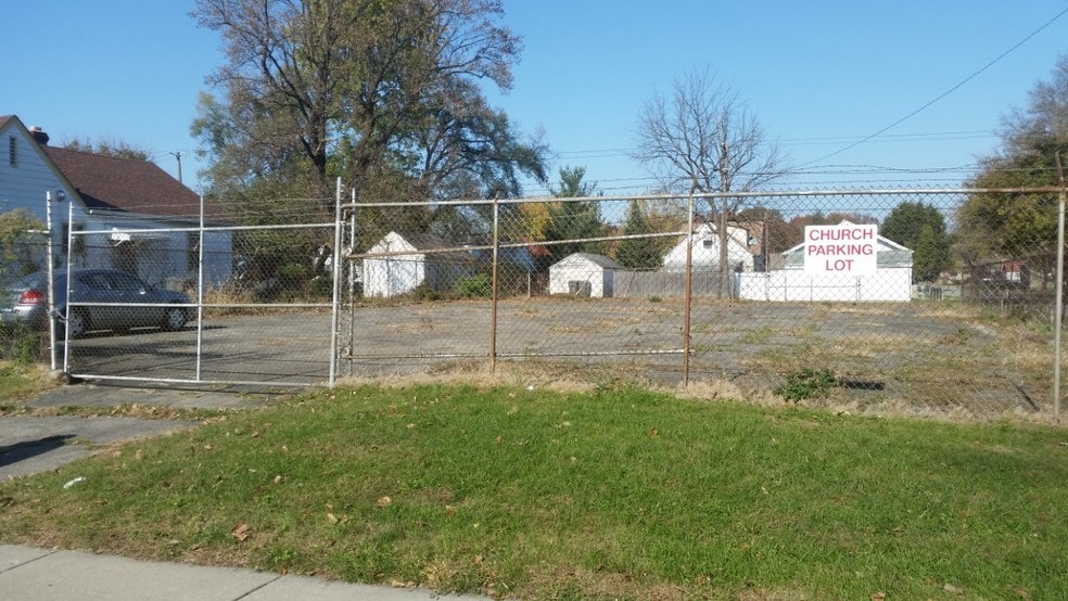 More Photos Of 2245 E Riverside Dr, Indianapolis Religious Facility For Sale