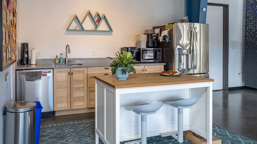 More Photos Of 3000 Airport Dr, Erie Light Manufacturing For Sale