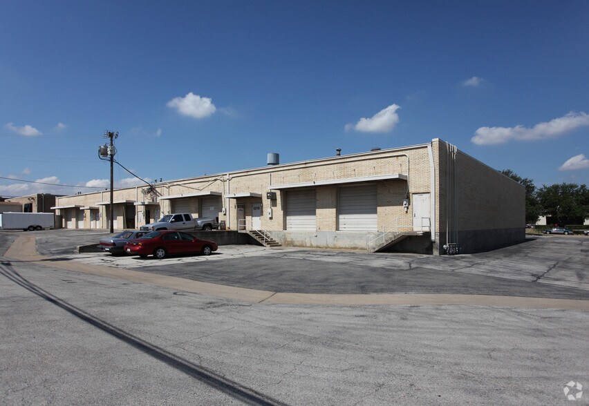 More Photos Of 13706-13720 Neutron Rd, Dallas Light Manufacturing For Lease