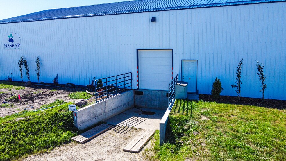 More Photos Of 705068 82 -1, Wembley General Retail For Sale