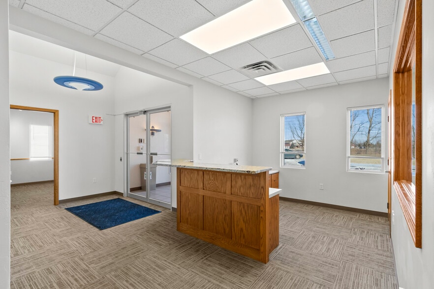 More Photos Of 1496 Bellevue St, Green Bay Office For Lease