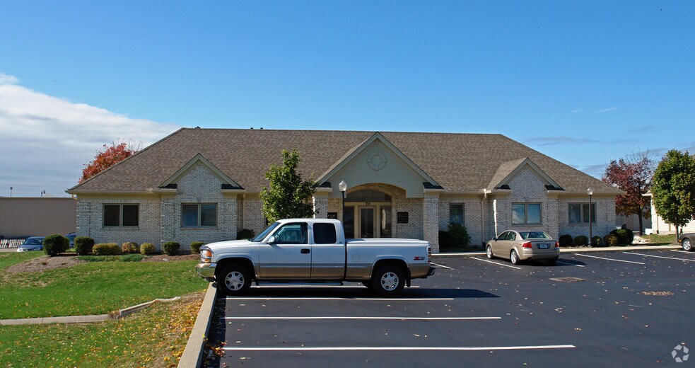 More Photos Of 70 Rhoads Center Dr, Dayton Office For Lease