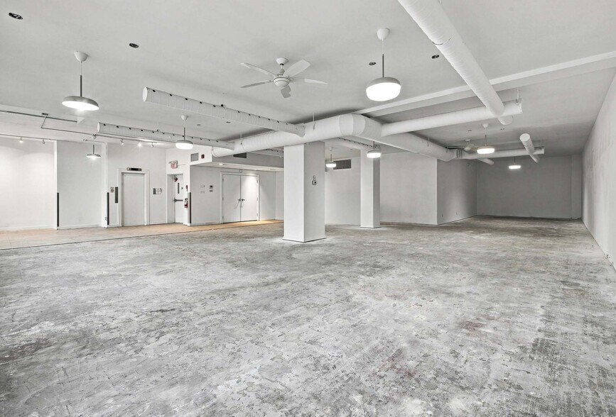 More Photos Of 71-77 Bank St, Ottawa Office For Lease