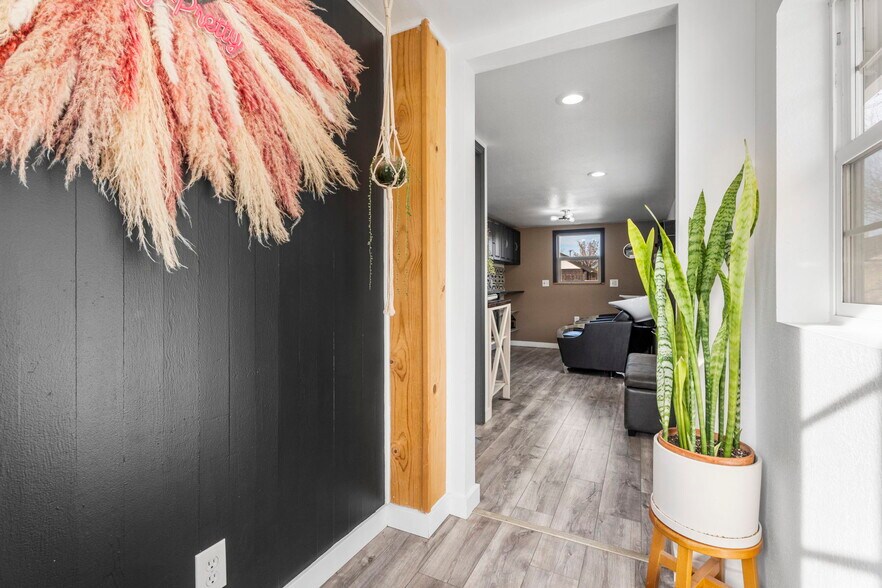 More Photos Of 9 Main St, Windsor Freestanding For Sale