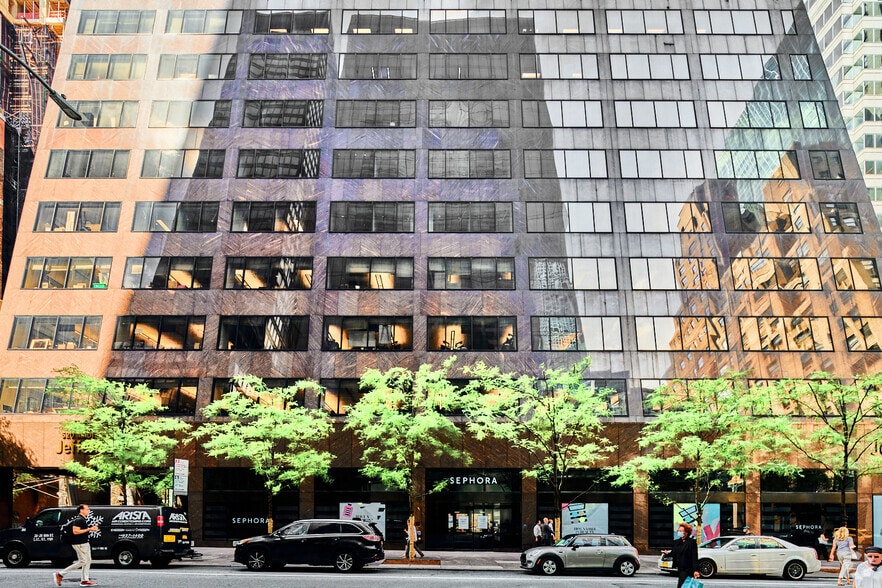 More Photos Of 520 Madison Ave, New York Office For Lease