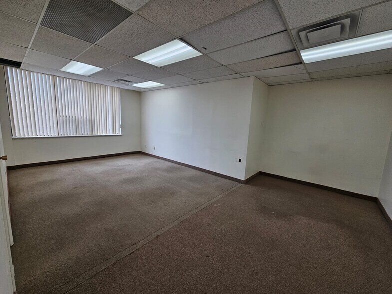 More Photos Of 1646 Victoria Park Ave, Toronto Storefront Retail Office For Lease