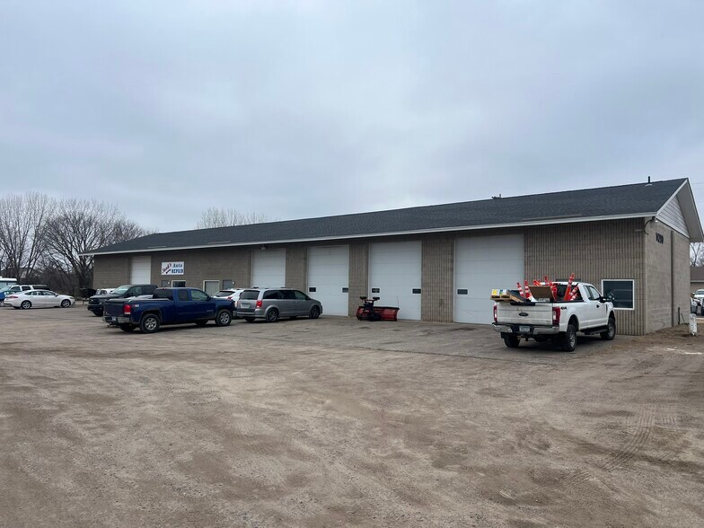 Primary Photo Of 14290 NW Sunfish Lake Blvd, Ramsey Auto Repair For Lease