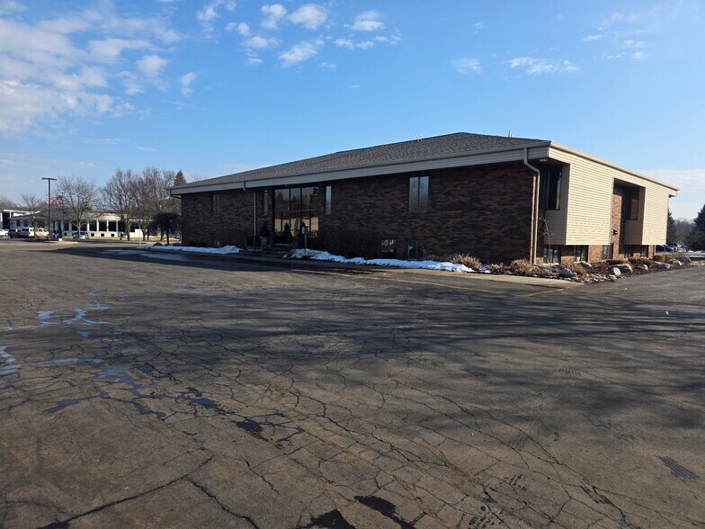 More Photos Of 2101 Aurelius Rd, Holt Medical For Lease