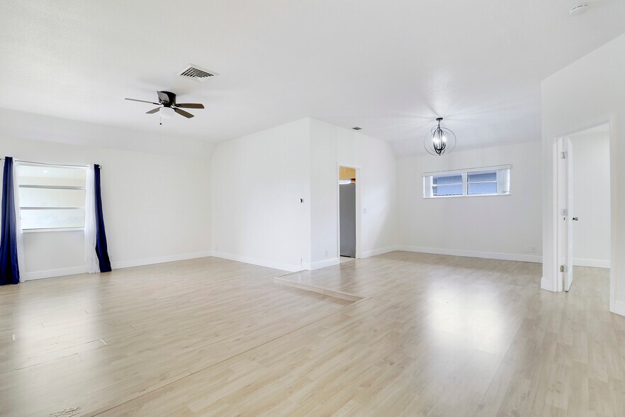 More Photos Of 1426 N Federal Hwy, Lake Worth Beach Office Residential For Lease