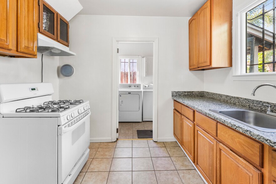 More Photos Of 6504 Bancroft Ave, Oakland Apartments For Sale