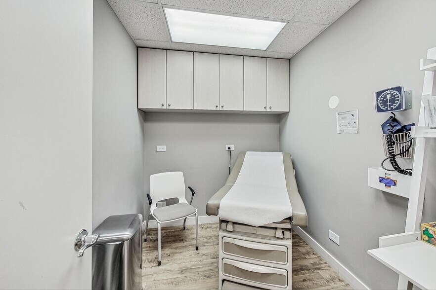 More Photos Of 2623 N Halsted St, Chicago Medical For Sale