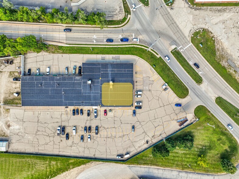 More Photos Of 2095 Kerper Blvd, Dubuque General Retail For Lease