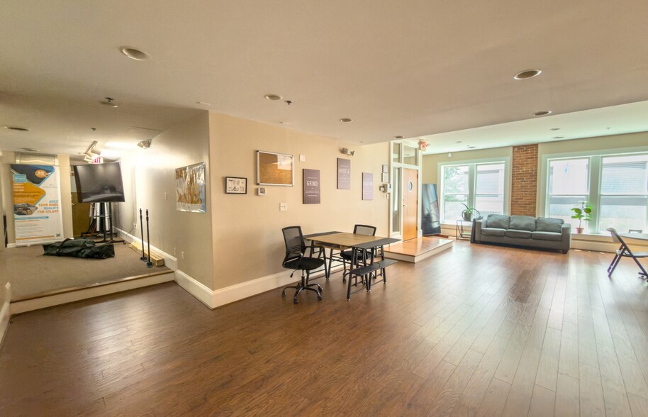 More Photos Of 315 Market St SE, Roanoke Storefront Retail Office For Lease