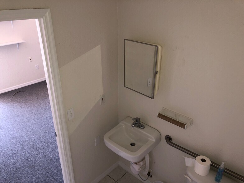 More Photos Of 4100-4140 Lamson Ave, Spring Hill Medical For Lease