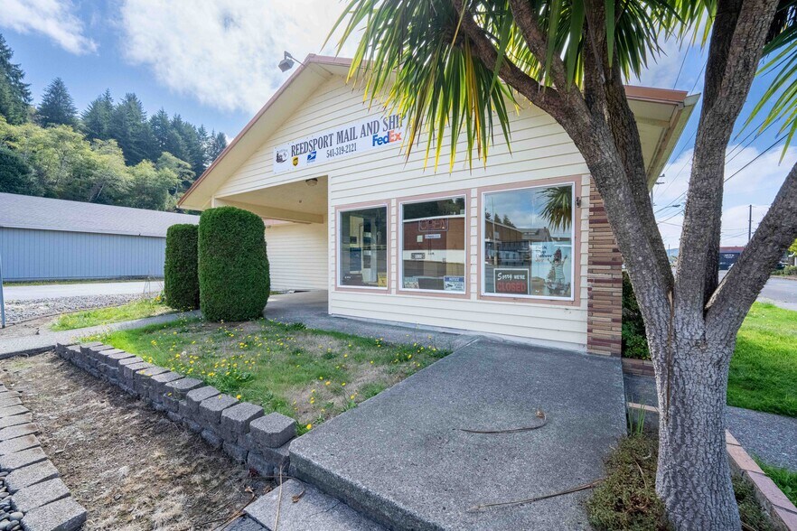 More Photos Of 624 Winchester Ave, Reedsport Office For Sale