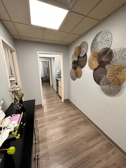 More Photos Of 1810 Erie Blvd E, Syracuse Office For Sale