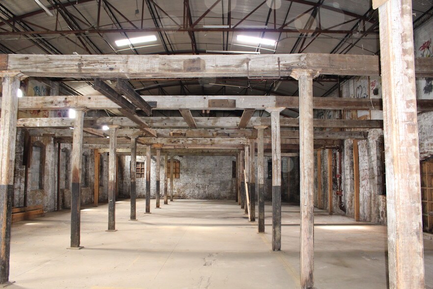 More Photos Of 1562 E Forrest Ave, East Point Distribution For Sale