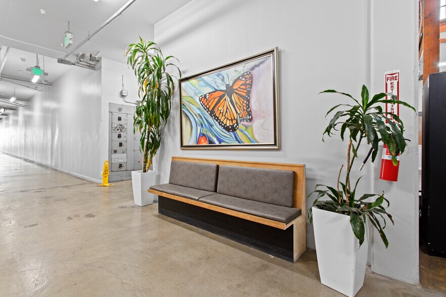 More Photos Of 3751-3761 S Hill St, Los Angeles Warehouse For Lease