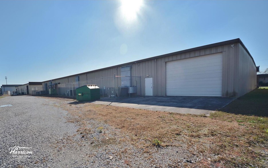 More Photos Of 4820 Commercial Dr, Huntsville Warehouse For Sale