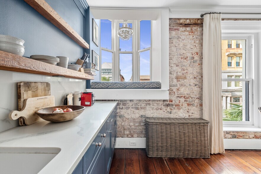 More Photos Of 21 Broad St, Charleston Storefront Retail Residential For Sale