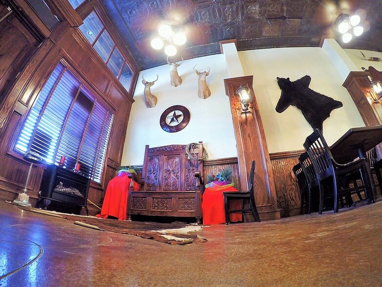 More Photos Of 204 Clay St, Nocona Restaurant For Lease