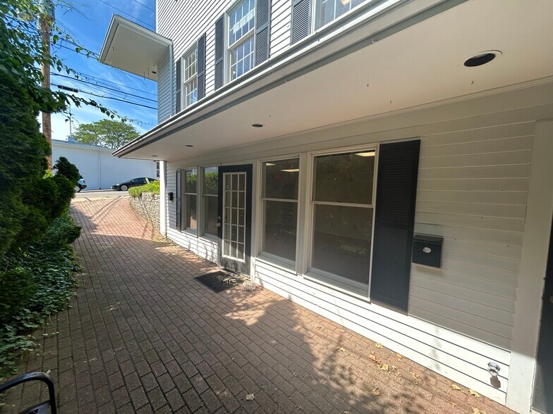 More Photos Of 812 Main St, Osterville Office Residential For Lease