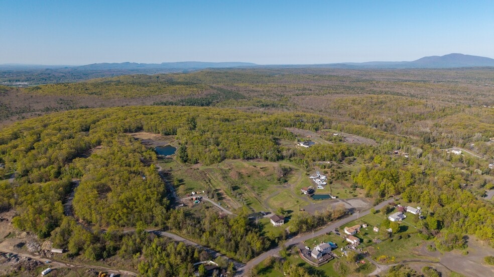 More Photos Of 167 Hill Rd, Kingston Sports And Entertainment For Sale