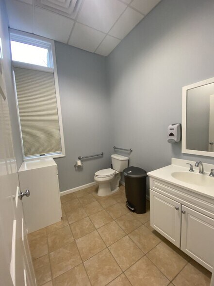 More Photos Of 1 Hunter Ave, Armonk Medical For Lease