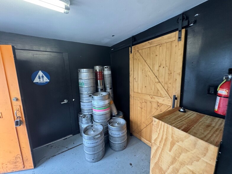 More Photos Of 780 Old County Rd, Belmont Service For Lease