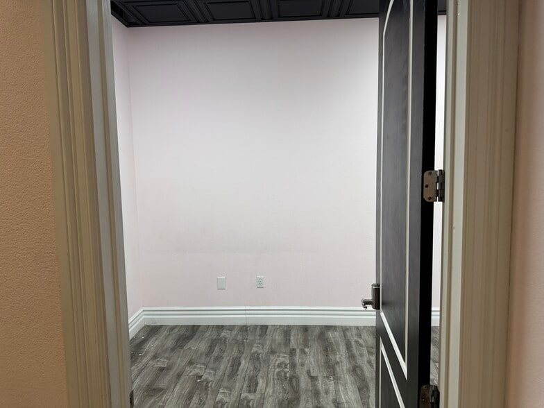 More Photos Of 6446 N Durango Dr, Las Vegas Freestanding For Lease