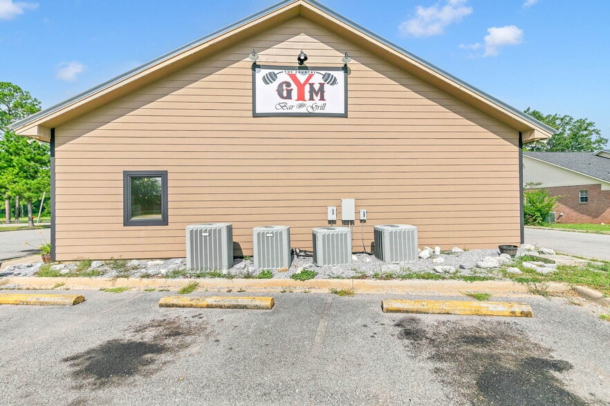 More Photos Of 2579 Douglas Ave, Brewton Restaurant For Sale