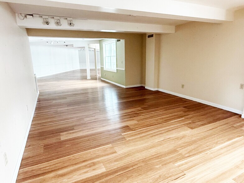 More Photos Of 450 Main St, Chatham Storefront Retail Residential For Lease