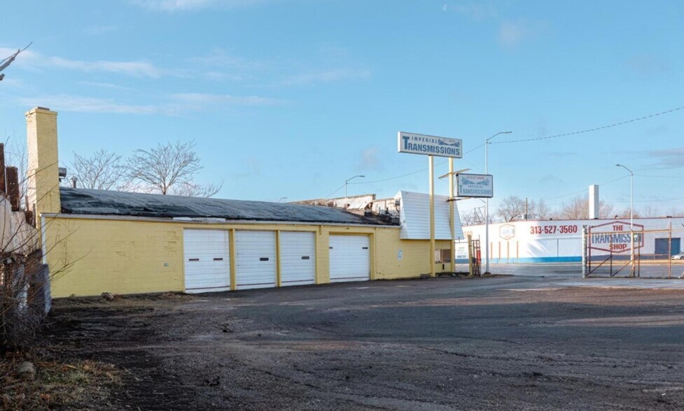 More Photos Of 13118 Gratiot Ave, Detroit Auto Repair For Sale