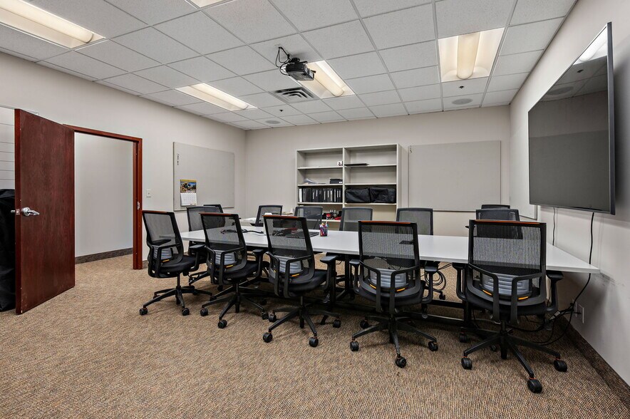 More Photos Of 1481 81st Ave NE, Spring Lake Park Office For Sale