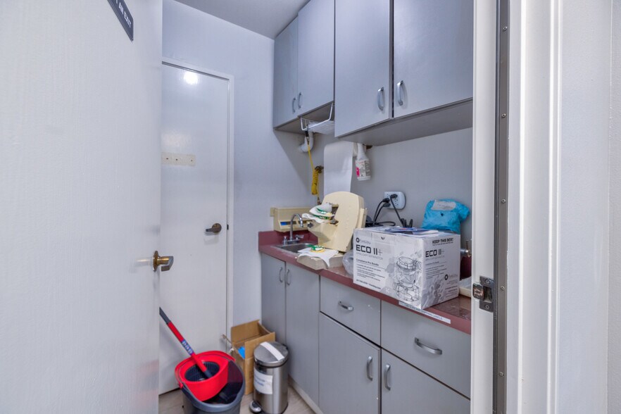 More Photos Of 16336 Whittier Blvd, Whittier Medical For Sale